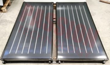Schwarzes Rahmen-Flacheisen-Sonnenkollektor für Pool-Blau absorbieren Solarheizwasser