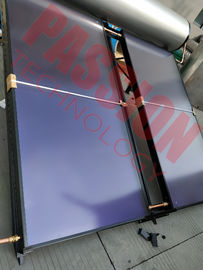 Blauer Film-Flachkollektor-Solarwarmwasserbereiter-geworfenes Dach sehr sicher